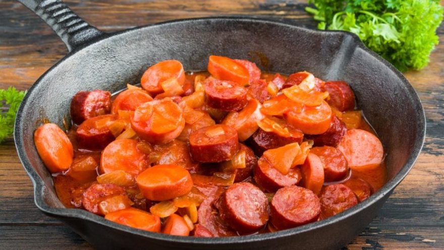 Salçalı sosis tarifi: Kahvaltı için pratik bir alternatif! Salçalı sosis nasıl yapılır?