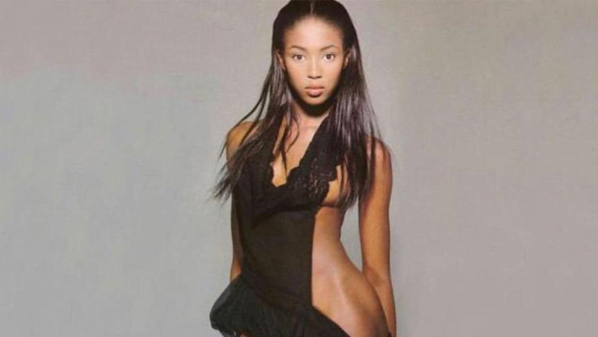 Naomi Campbell kariyerinin 33’üncü yılını kutladı