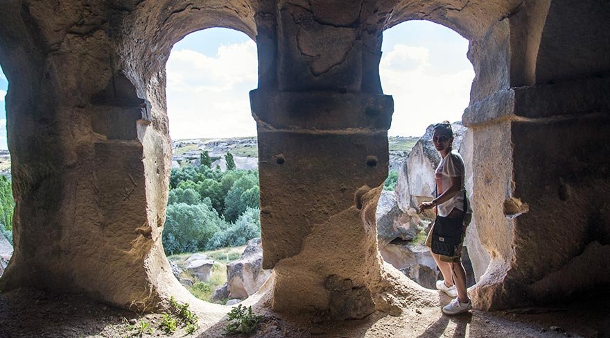 Bir peri bacası olan ve başka bir örneği olmayan Mantar Kaya, aynı zamanda Gülşehir’in sembolü.