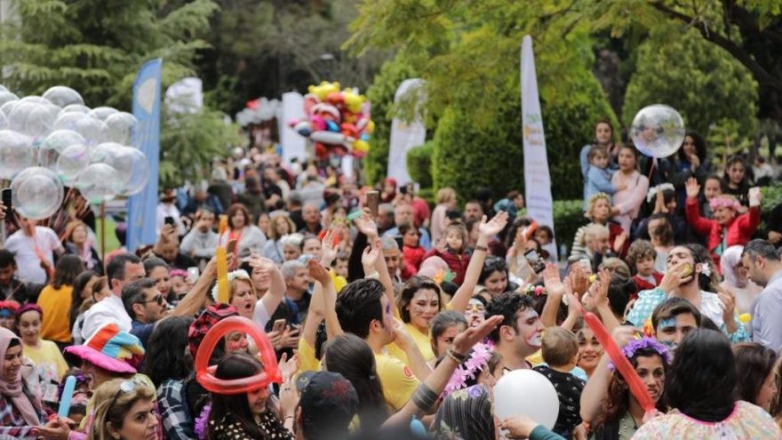 ‘Portakal Çiçeği Karnavalı’nda milyonlarca insan sokaktaydı