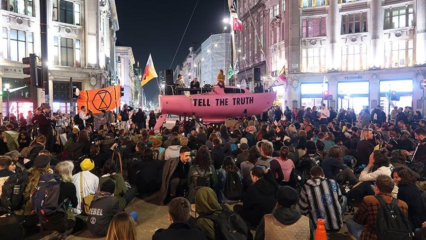 Londra’daki çevreci işgal eyleminde gözaltı sayısı 750’yi geçti