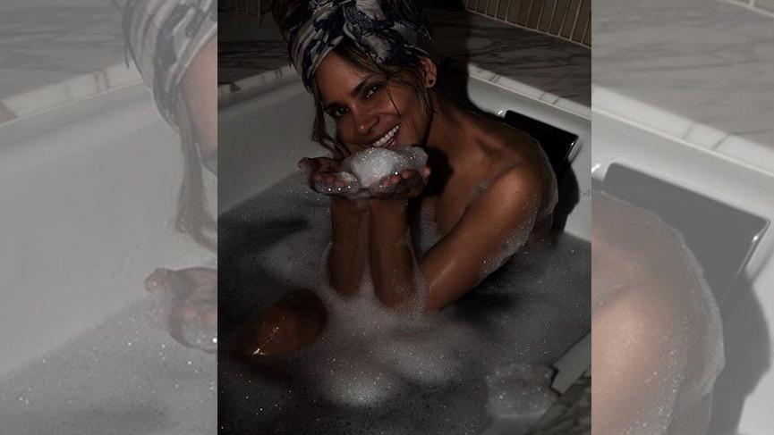 Halle Berry küvette