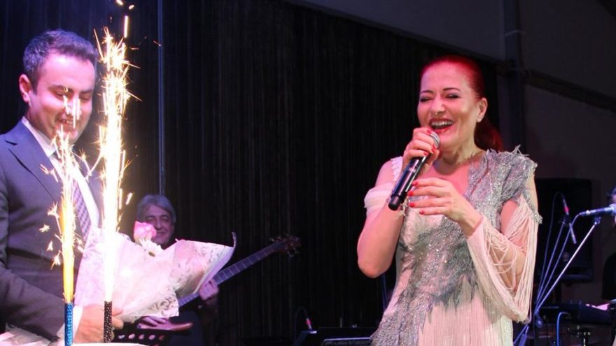 Candan Erçetin’e 23 Nisan sürprizi