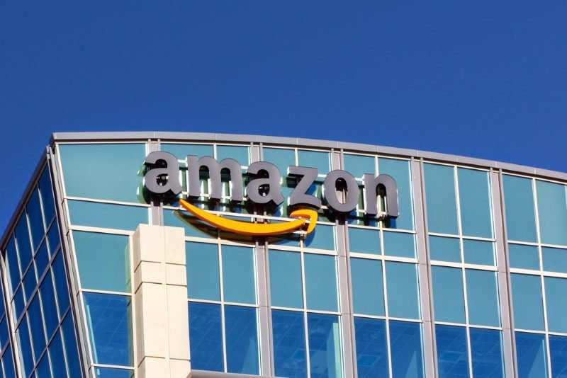 Amazon: Jeff Bezos sanal alışveriş şirketinin isminin alfabetik sırada önde çıkması için A harfiyle başlamasını istemiş. Sözlükte isim ararken dünyanın en büyük nehri kabul edilen Amazon’da karar kılmış çünkü şirketinin de bir gün o kadar büyük olmasını istiyormuş.