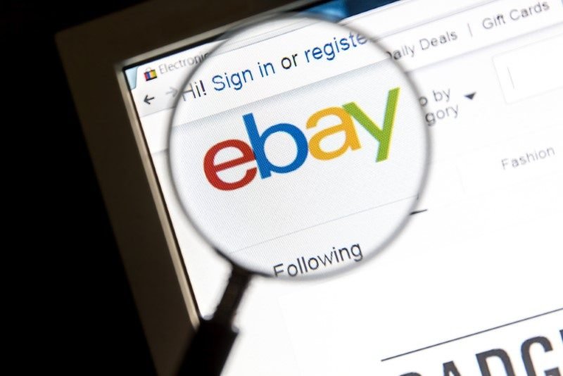 ebay: 'Echo Bay Technology Group' adlı şirket alan adı olarak echobay.com kullanmak istemiş ancak bu alan adı başka şirketler tarafından daha önceden alınmış. Şirket, ikinci seçenek olarak ismini kısaltmış ve ortaya 'ebay' çıkmış