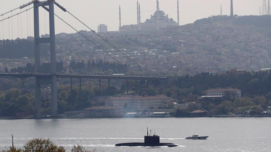 Rus denizaltı, Boğaz’dan geçti