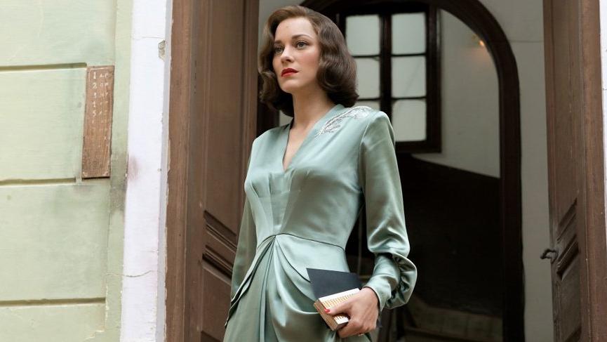 Marion Cotillard filminin galasındaki rüküş haliyle dikkat çekti