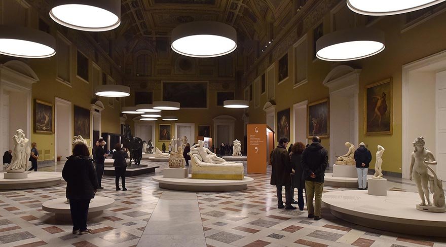 İtalya’nın en iyi müzelerinden biri olan, İtalyanca adıyla Museo Archeologico Nazionale di Napoli yani Napoli Arkeoloji Müzesi, Kral II. Charles tarafından 18.yy’da yaptırılmış.