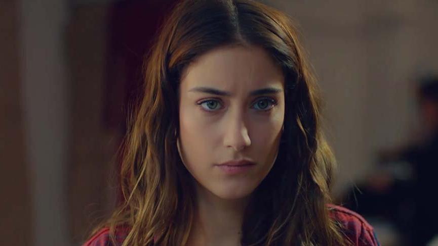 Hazal Kaya’dan İstanbul Havalimanı’na sitem