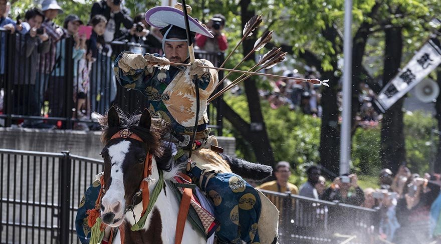 Japonya'da yüzlerce yıldır süren 'Yabusame' etkinliği bu yıl da başkent Tokyo'nun Asakusa semtindeki Sumida Parkı'nda gerçekleştirildi.