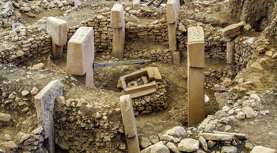 Bu kompozisyonun bir öykü, bir anlatım veya bir mesaj ifade ettiği düşünülmekte.