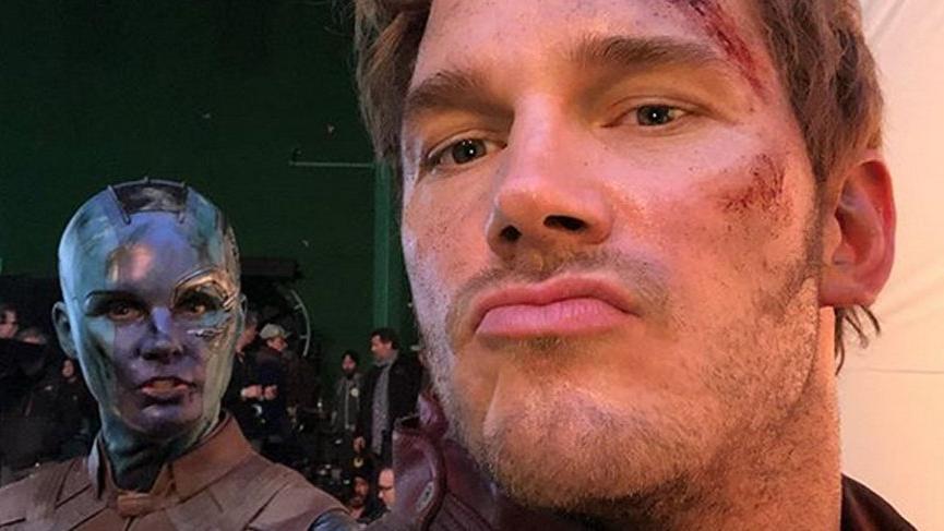 Yasaklara aldırmadı ve Avengers setinden paylaştı