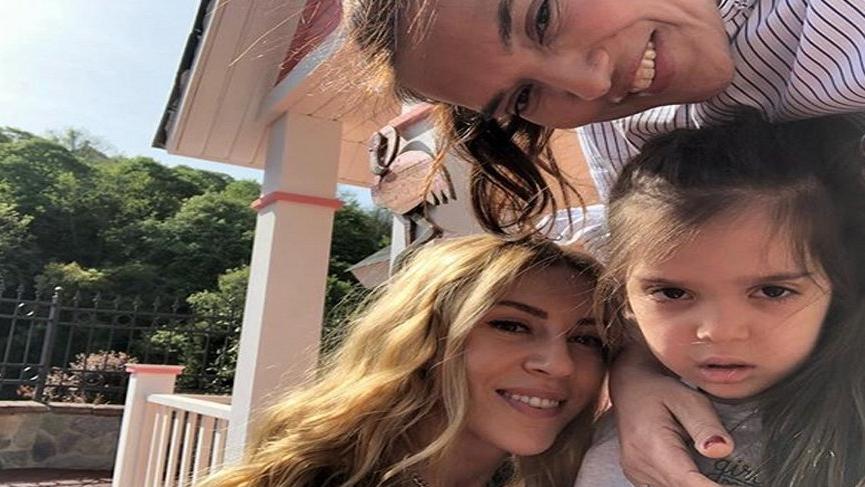 Minik Hira’ya Sinem Kobal’dan sevgi takviyesi