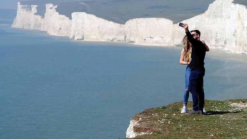 Turistlerin İngiltere’deki tehlikeli merakı