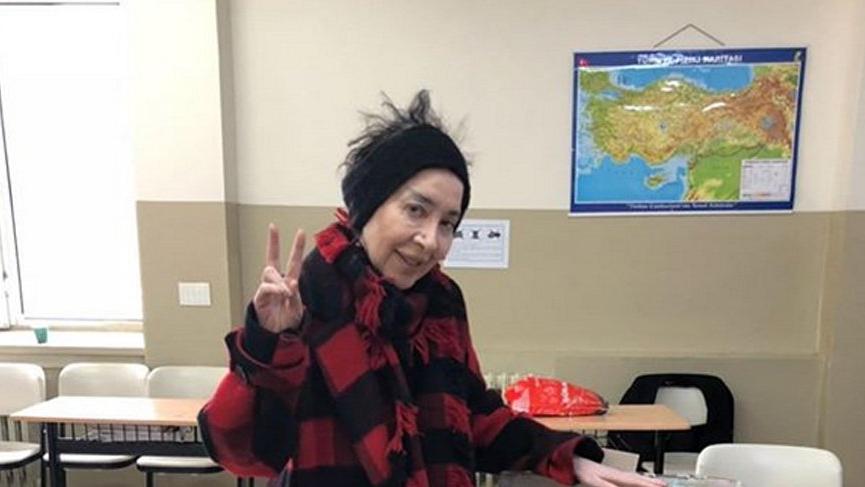 Nur Yerlitaş sandık başına gitti