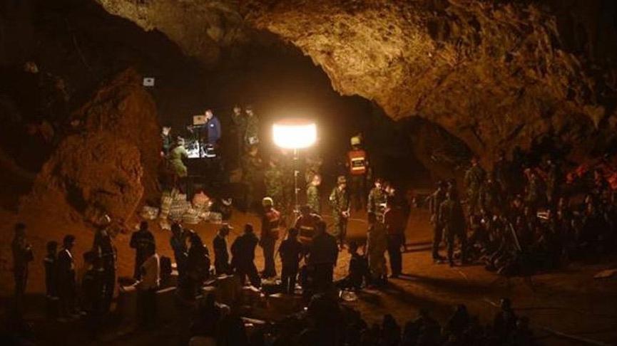 Tayland’da mağarada mahsur kalan ekibin yaşadıkları dizi olacak
