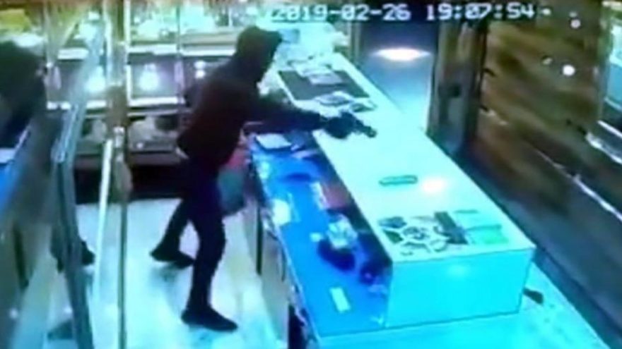 Kuyumcu soyup 2 kişiyi öldüren polise 2 kez ağırlaştırılmış müebbet