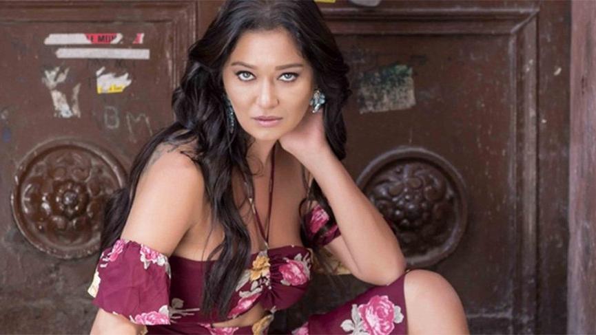 Nurgül Yeşilçay dedikodu yaparken