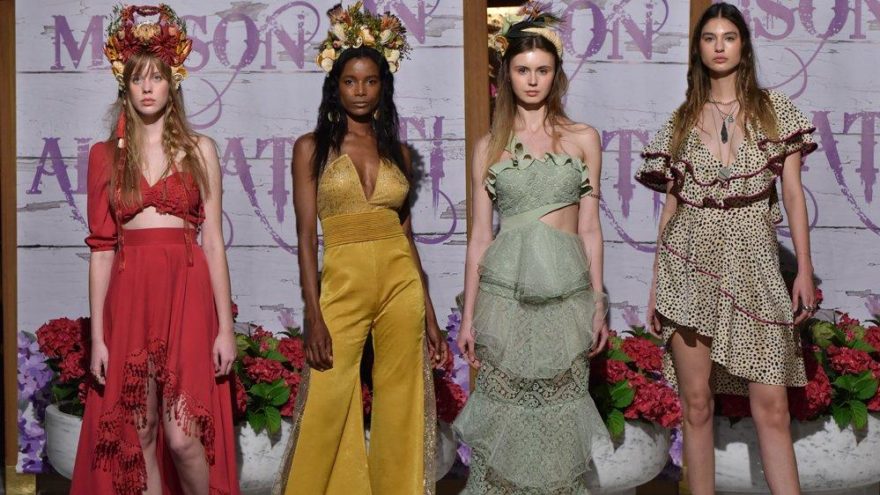Tuba Ergin 2019 Yaz Demi-Couture defilesini hamamda yaptı