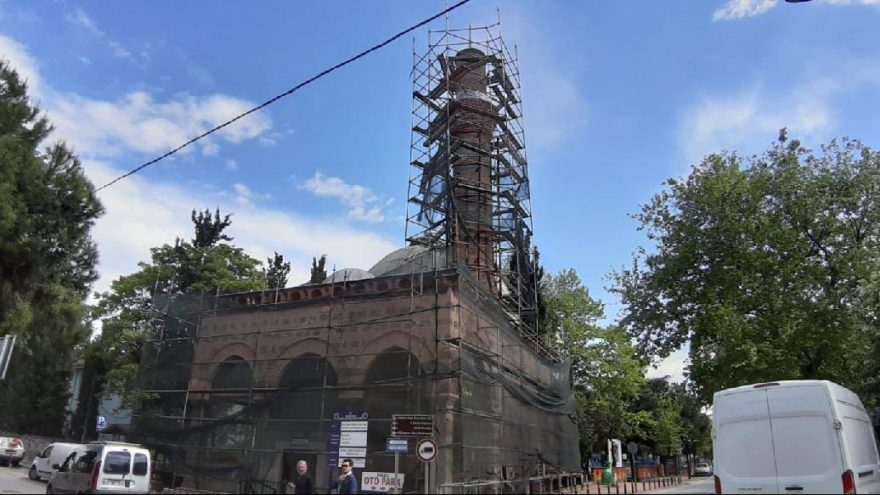 Bursa’da 597 yıllık tarihi camii ödeneksizlikten çürüyor