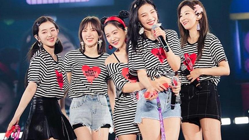Red Velvet grubu üyesi Joy havai fişeklerden korktu