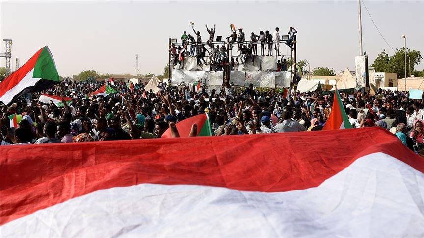 Sudan’da askeri konsey ve muhalefet geçiş süreci için anlaştı
