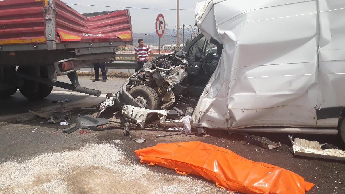 İzmir'de zincirleme kaza: 1 ölü