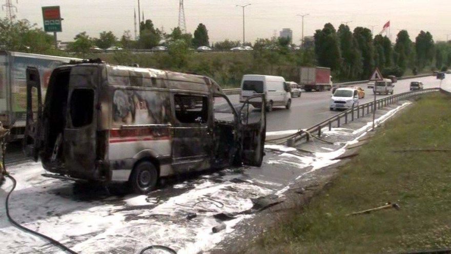 Ambulans aniden alev topuna döndü