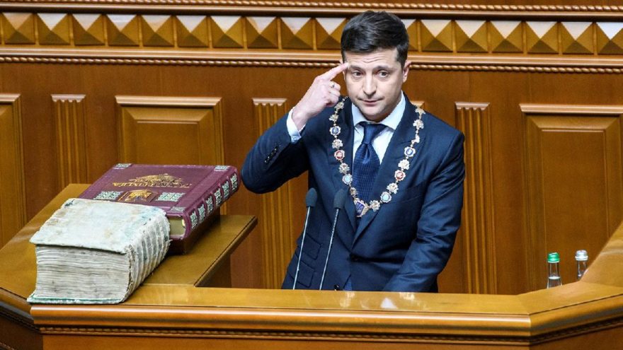 Zelenskiy’den yemin eder etmez şok karar… Erken seçime götürüyor