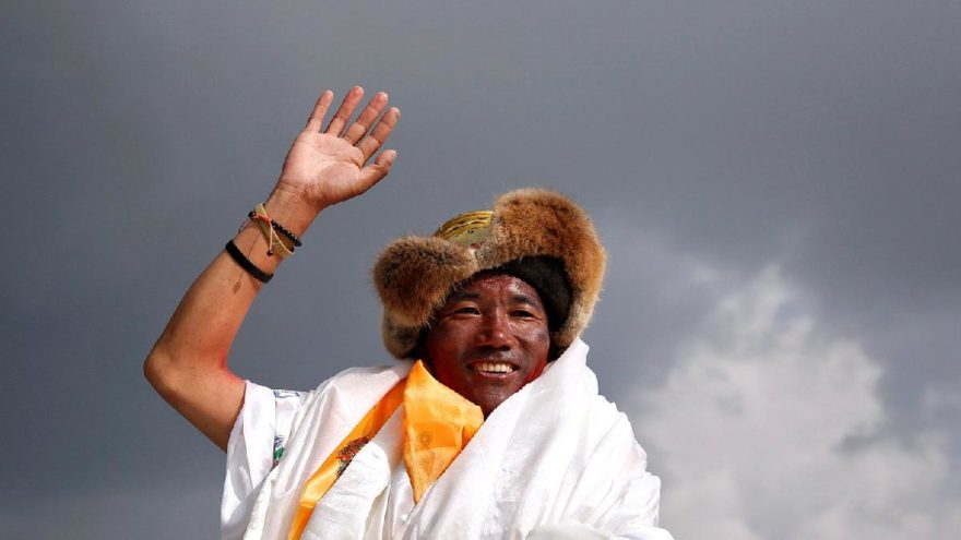 Everest’in fatihi! 24. kez zirveye ulaştı