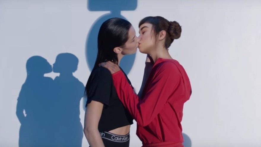 Bella Hadid ve Miquela’nın öpüşme görüntüleri tartışmalara yol açtı