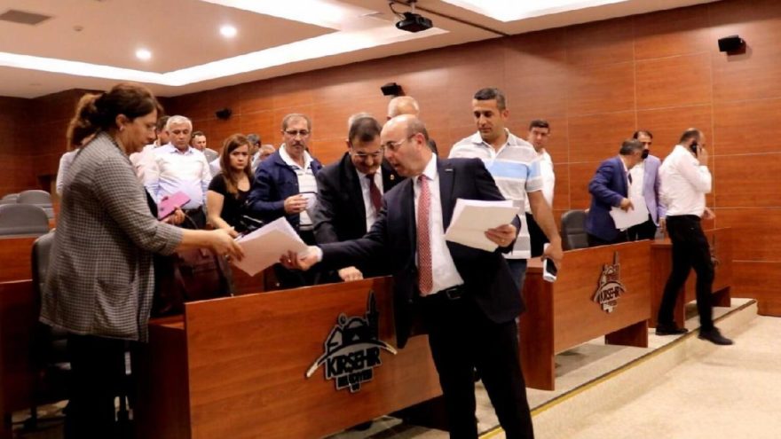 CHP’li Başkan sinirlendi: Hırsızlığınızı, yolsuzluğunuzu her yerde açıklayacağım