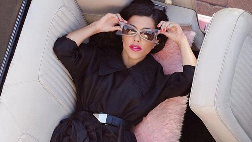 Kourtney Kardashian Paper Magazine’e kapak oldu, giyinik halleri şaşırttı