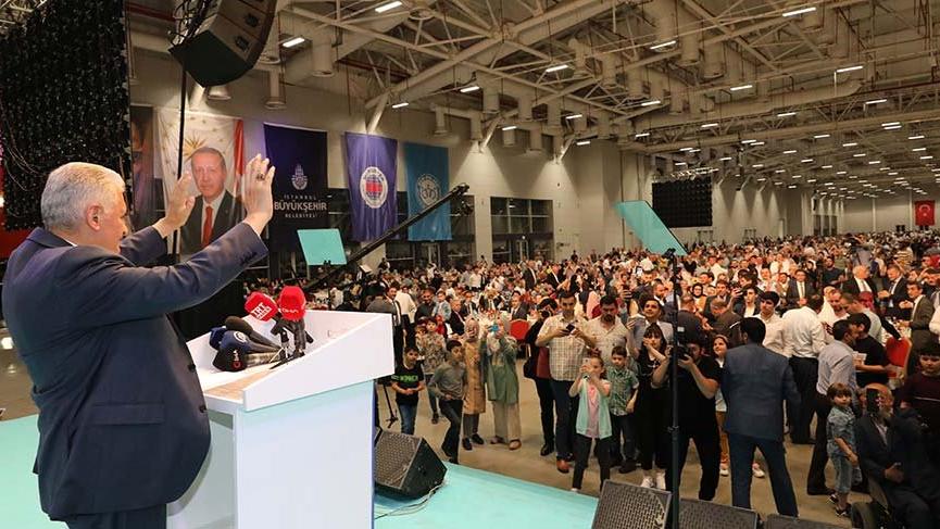 AKP’nin seçimi kaybeden adayı Yıldırım, İBB sözleşme töreninde oy istedi