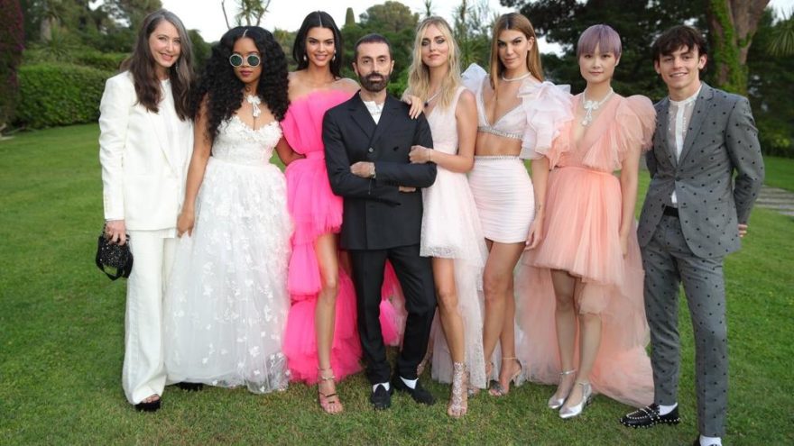 Giambattista Valli H&M ile iş birliği yaptı, ilk kıyafeti Kendall giydi