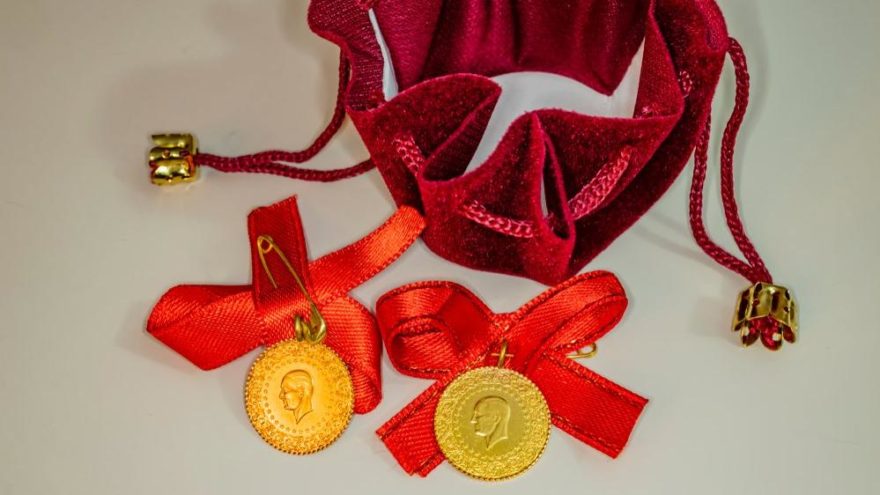 Altın fiyatları yönünü değiştirdi! Gram ve çeyrek altın ne kadar?