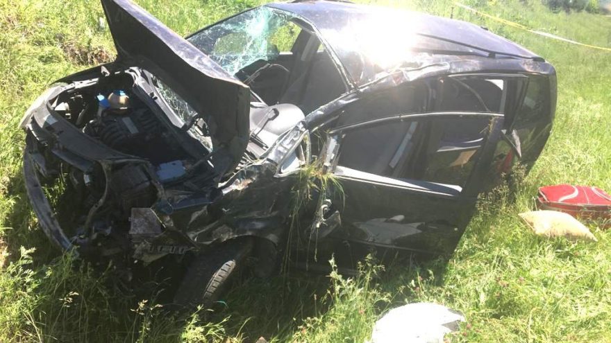 Hafif ticari araç tarlaya uçtu: 2 ölü, 3 yaralı