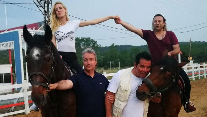Ünlü isimler engelli çocuklarla bir araya geldi