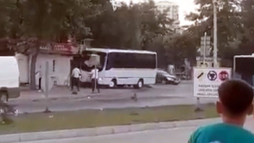 Kendisini uyaran kebapçıya midibüsüyle dehşeti yaşattı