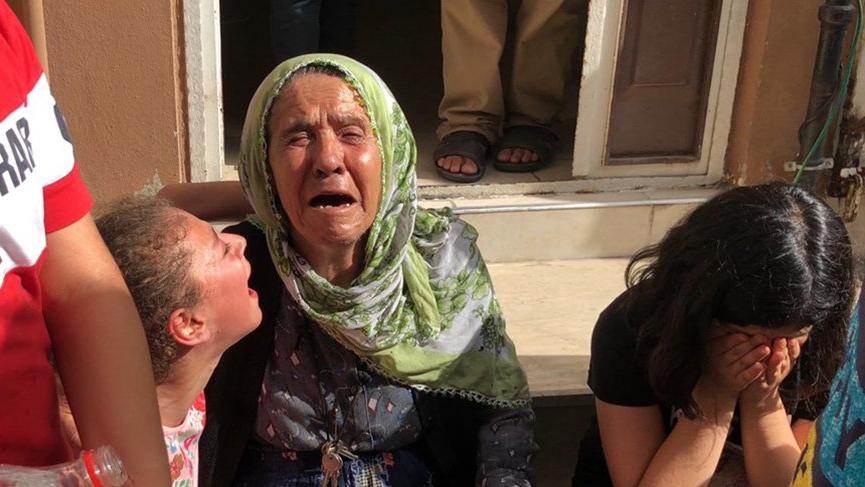 Yanan evini ağlayarak izledi!
