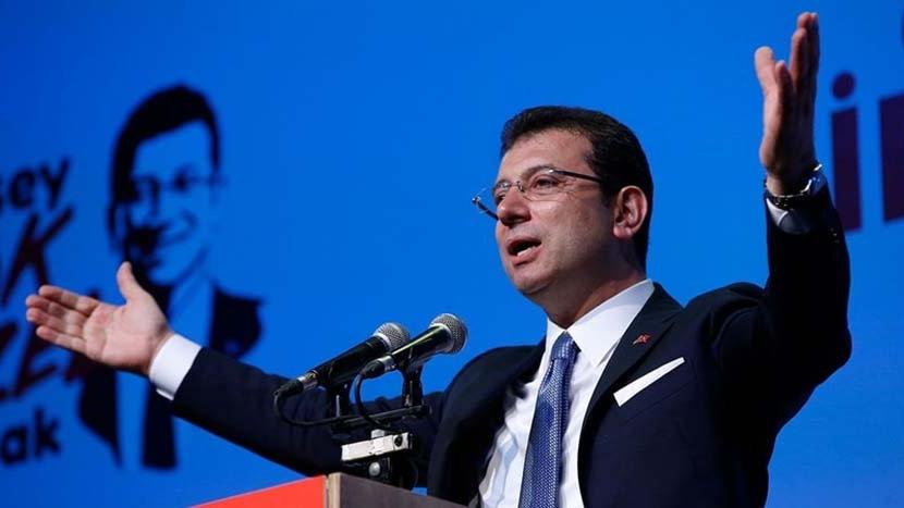 İlk yenilgisi, taban siyasetine yöneltti