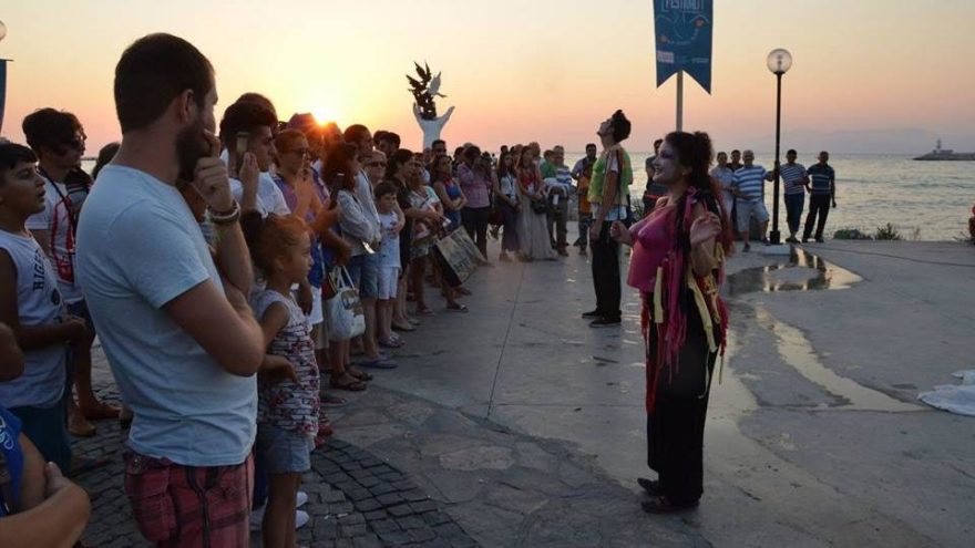 Kuşadalılar üzgün! Tiyatro festivali iptal edildi