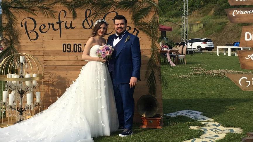 Eser Yenenler ve Berfu Yıldız mavi tura çıkacak