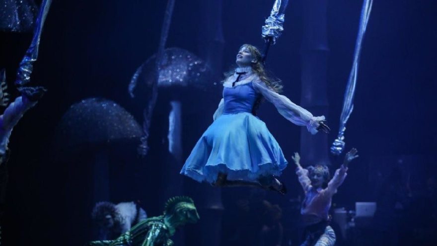 Serenay Sarıkaya’dan ‘Alice’ klibi