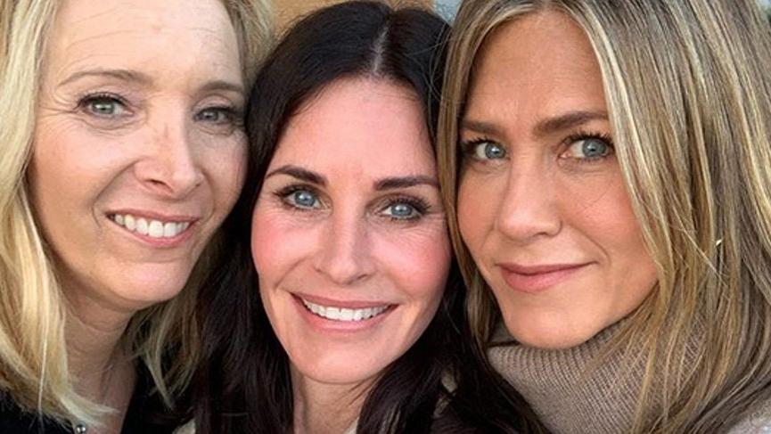 Courteney Cox yeni yaşını arkadaşlarıyla kutladı