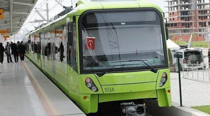 Bursa da metroya yıldırım düştü