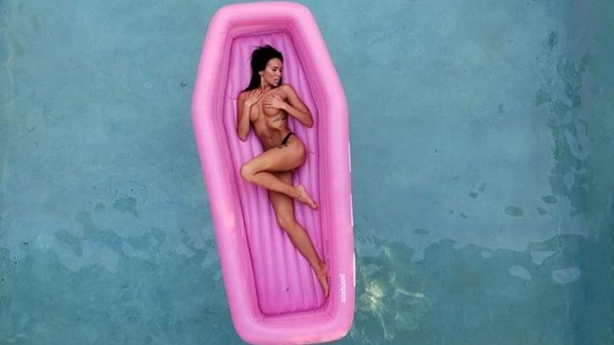 ‘Pembe Yüzen Tabut’ yani Deniz tabutu sosyal medyayı karıştırdı