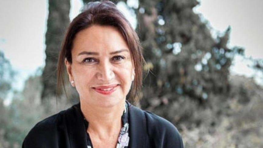 Demet Akbağ’dan mezuniyet paylaşımı