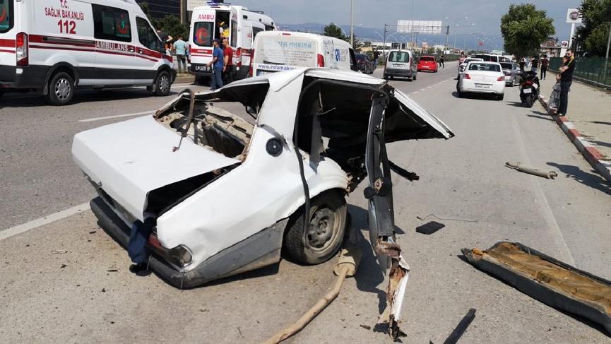 Bursa'nÄ±n Ä°negÃ¶l ilÃ§esinde elektrik direÄine Ã§arpÄ±p ortadan 2'ye bÃ¶lÃ¼nen araÃ§taki 2 kiÅi hayatÄ±nÄ± kaybetti. ile ilgili gÃ¶rsel sonucu