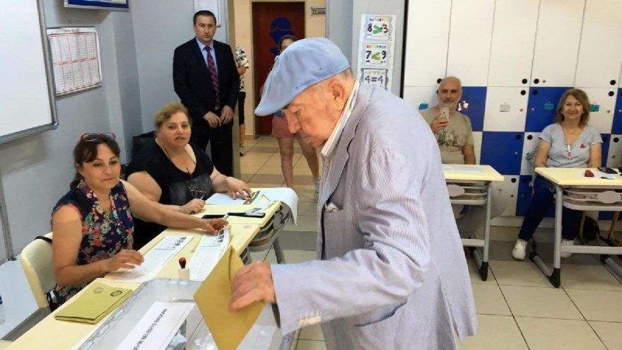 Ünlü yönetmen Türker İnanoğlu oyunu kullandı
